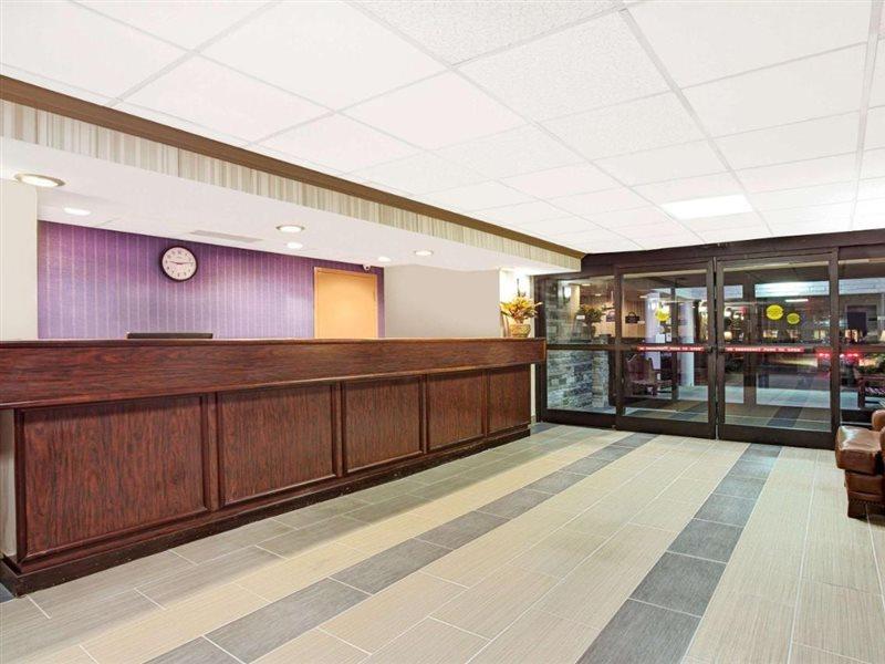 Days Inn By Wyndham Newport News City Center Oyster Point Exterior photo