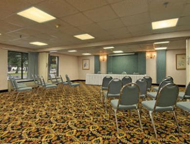 Days Inn By Wyndham Newport News City Center Oyster Point Facilities photo