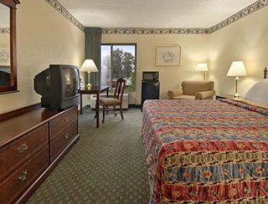 Days Inn By Wyndham Newport News City Center Oyster Point Room photo